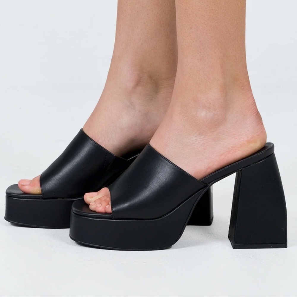 Princess Polly Shapiro Mules Platform chunky Heels Black Sandals SZ 9